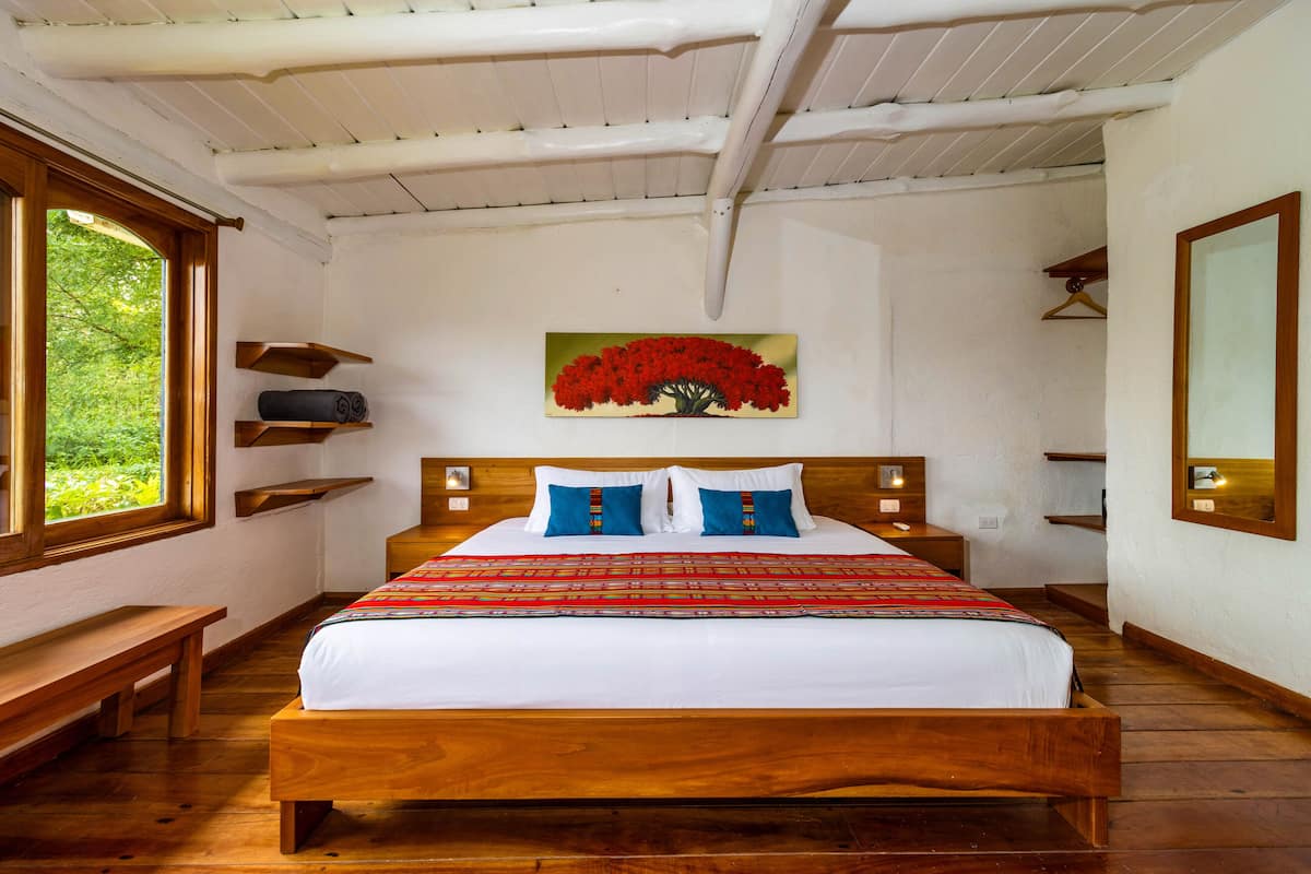 Habitación doble superior | Ropa de cama de alta calidad y decoración personalizada