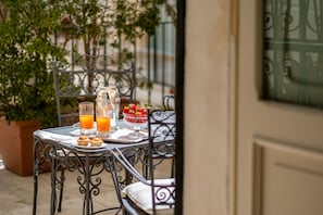 Junior Suite, Terrace, Garden View | Garden view