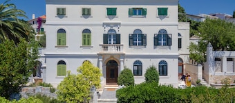 mezcla única de diseño y confort del lujo con vistas al mar sin igual