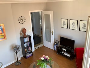 Flat-screen TV, DVD player, books, video library