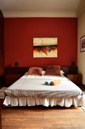 3 bedrooms, iron/ironing board, travel crib, free WiFi