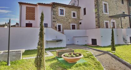Beautiful Restored Apartment in the Lucca Countryside