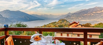 BELLAGIO LES ETOILES villa with garden, hot tube, lake view, bbq, private parking
