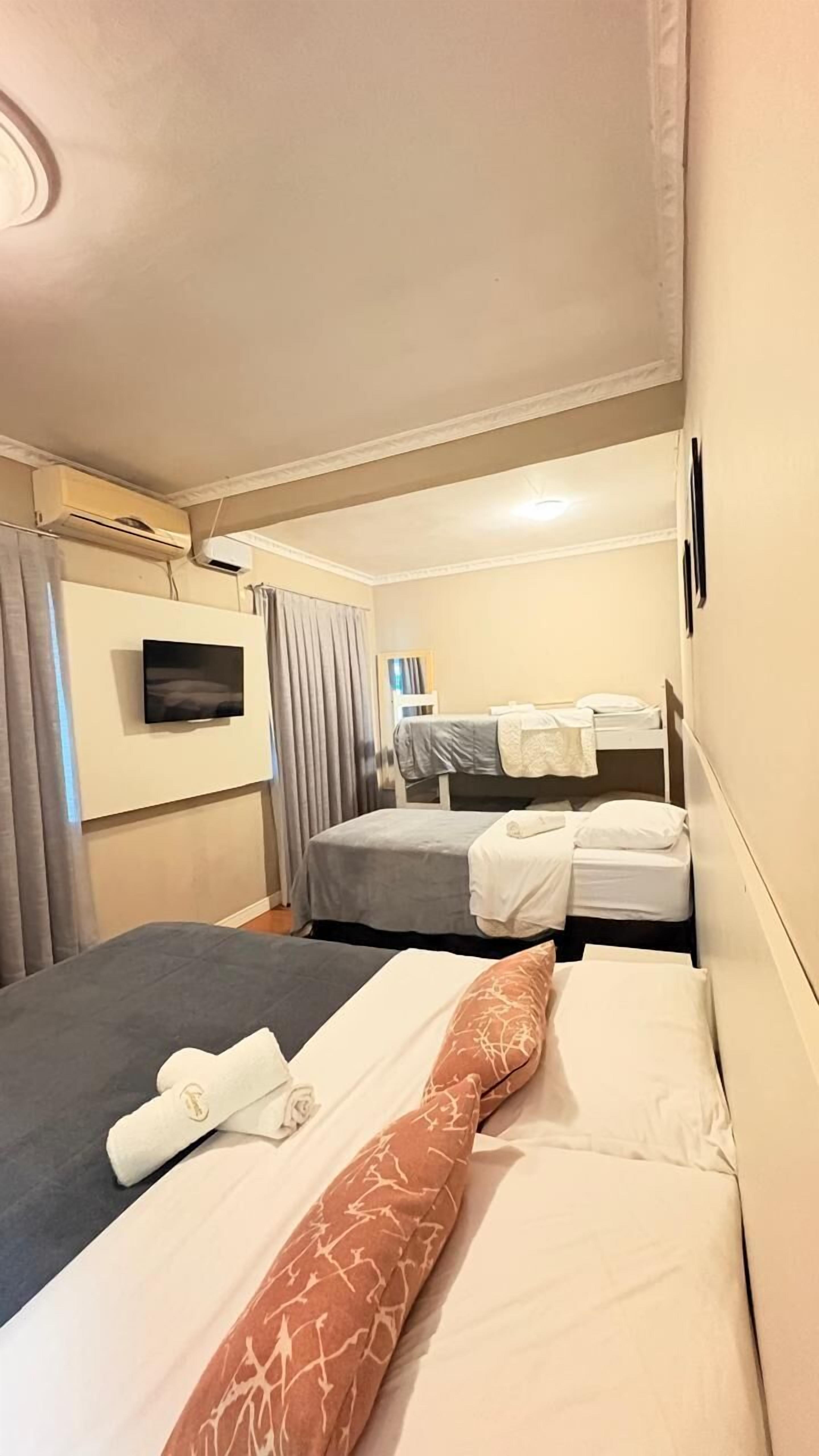 Quintuplo Conforto | Minibar, laptop workspace, blackout drapes, free WiFi