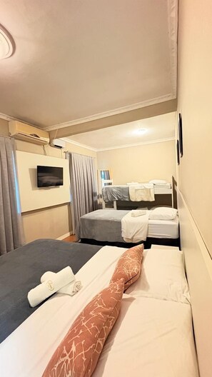 Quintuplo Conforto | Minibar, laptop workspace, blackout drapes, free WiFi