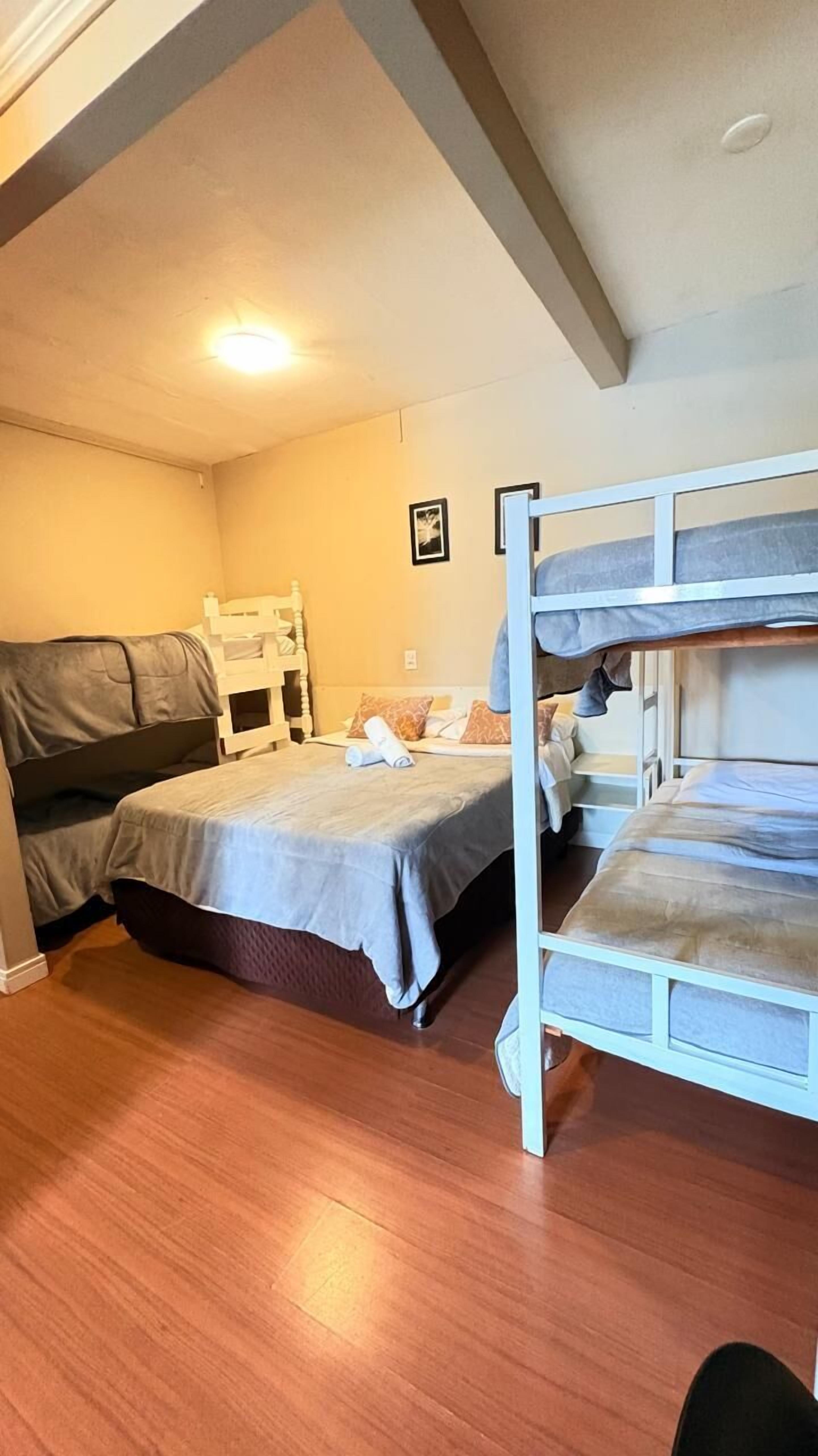 Standard Room, 1 Bedroom, Non Smoking (Septuple) | Minibar, laptop workspace, blackout drapes, free WiFi