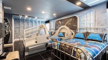 8 Schlafzimmer, Verdunkelungsvorhänge, Bügeleisen/Bügelbrett