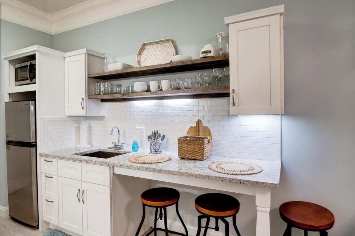 Microonde, macchina per tè/caffè, tostapane, pentole/stoviglie/utensili