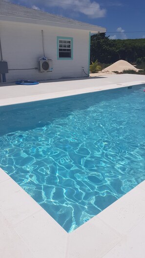 Outdoor pool - The Palm House with Swimming Pool and Beach Access. (Eleuthera)
