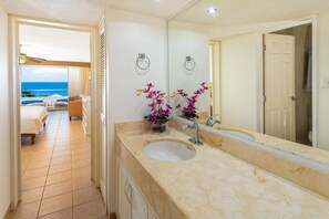 1 bedroom, in-room safe, desk, iron/ironing board