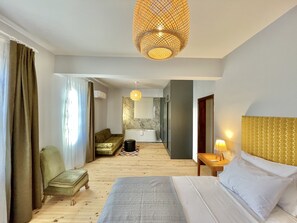 6 bedrooms, in-room safe, iron/ironing board, WiFi
