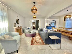 TV, fireplace, video games, DVD player