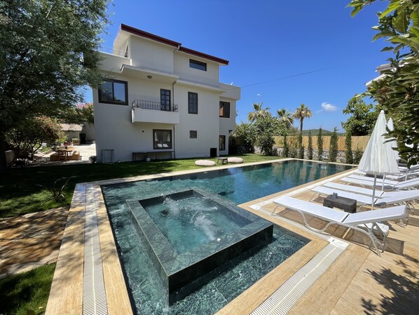 Outdoor pool, a heated pool