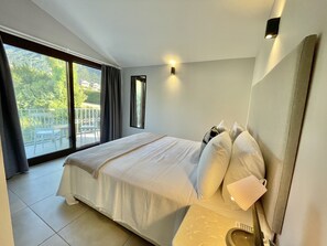 6 bedrooms, in-room safe, iron/ironing board, WiFi