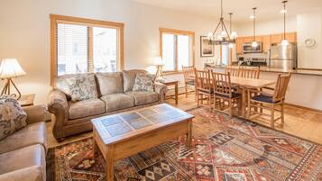 Televisión y chimenea