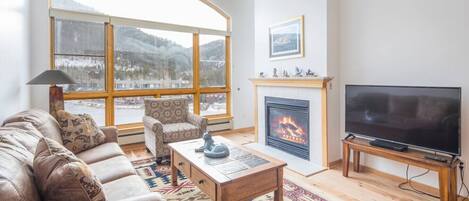 Televisión, chimenea