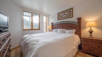 1 slaapkamer, een strijkplank/strijkijzer, reisbedje, wifi