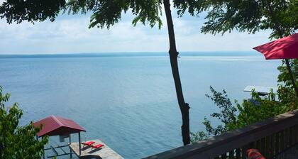 Cozy Cabin With 165 Ft Beach and wood-fired hot tub! Center of FLX wine country!