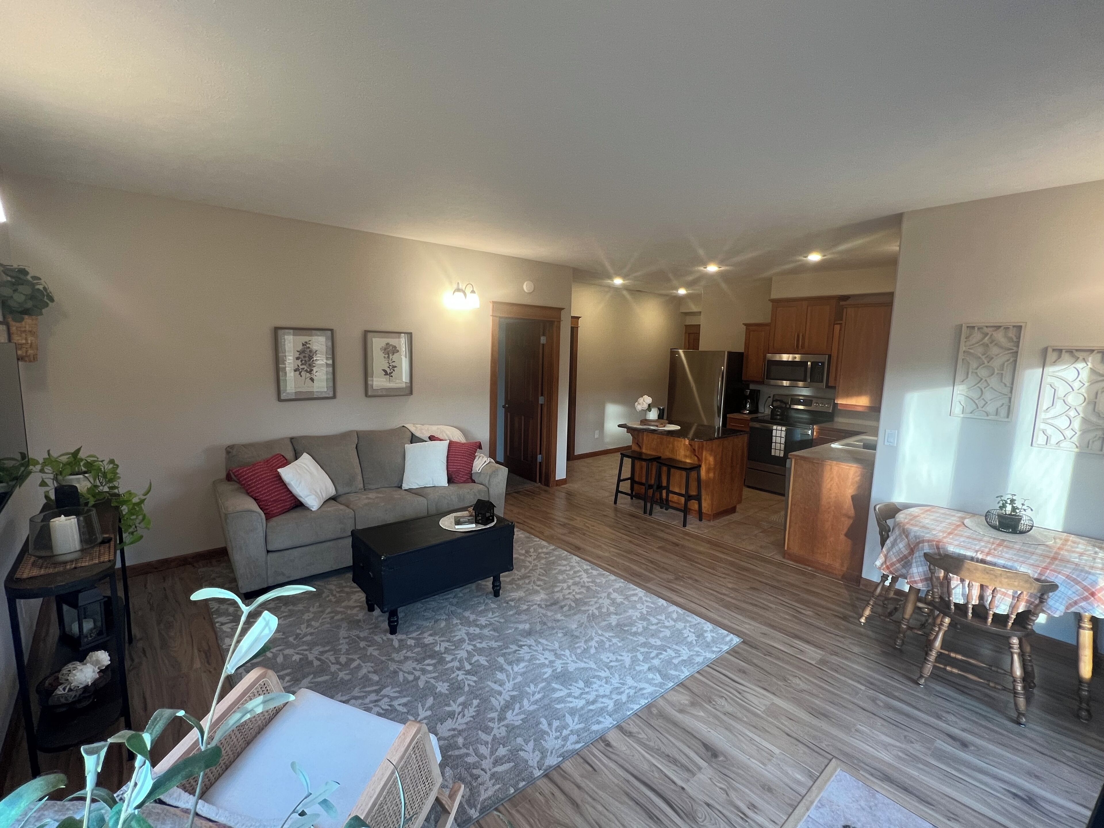 TV connectée, lecteur de DVD, livres, vidéothèque