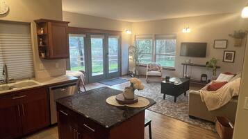 TV connectée, lecteur de DVD, livres, vidéothÚque