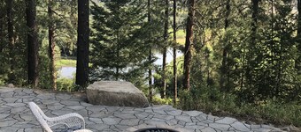 Utover elven sti - nydelig, stille, og nær byen