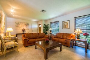 Smart TV, DVD player, books, video library - Waterfront Home at Bella Acqua – Heated Pool, Dock & Beach 5-Minutes Away (Pompano Beach)