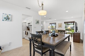 Dining - Waterfront Home at Bella Acqua – Heated Pool, Dock & Beach 5-Minutes Away (Pompano Beach)