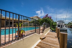 Piscina all'aperto, una piscina riscaldata