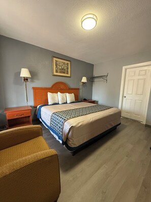 Habitación estándar, 1 cama King size, para fumadores | Wifi gratis 