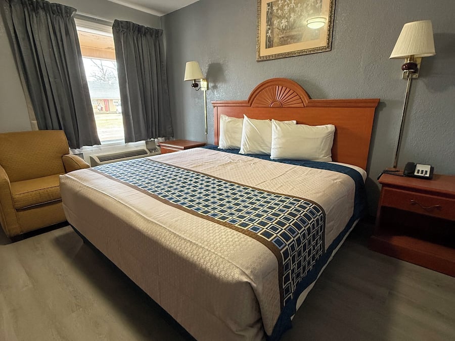 Standard Room, 1 King Bed, Non Smoking | Free WiFi