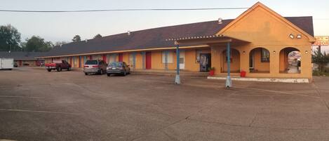 Vista frontal de la propiedad