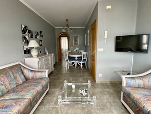 TV - Apartment in a great location with stunning views and minutes from the beach! (Ortigueira)