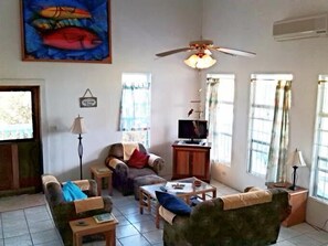 Sapphire House 2 bedrooms | Living area - Caye Caulker Vacation Homes (Caye Caulker)