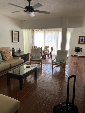 Smart-TV, Bücher, Videothek