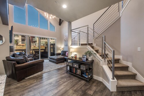 Family friendly 3 bdrm, hot tub, close to Canyons Village, interior designed 