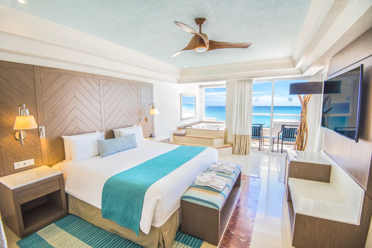 Master One Bedroom Suite Ocean View | Free minibar, in-room safe, iron/ironing board, free rollaway beds