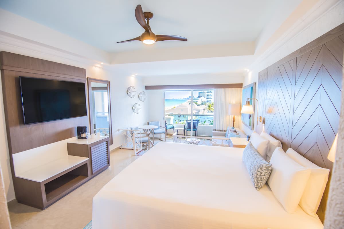 Junior Suite Ocean View | Free minibar, in-room safe, iron/ironing board, free rollaway beds