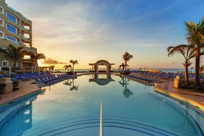 2 outdoor pools - Panama Jack Resorts Cancun - All Inclusive (Cancun)
