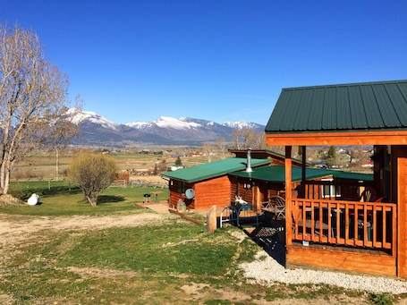 Property grounds. 'Wolf Den'-A Perfect Romantic Honeymoon cabin and a Sportsman's Paradise Cabin