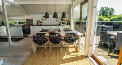 Cottage 100 m from Beach