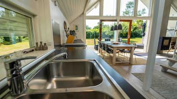 Geladeira, micro-ondas, fogão, cooktop