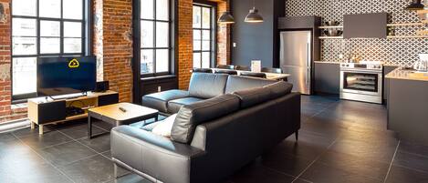 Apartment, 3 Bedrooms (V101) | Living area