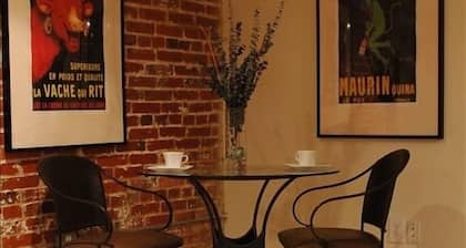 Cap Hill: Large Urban /Luxe Studio. Sleeps 1-4, Walk to Capital, Union Station