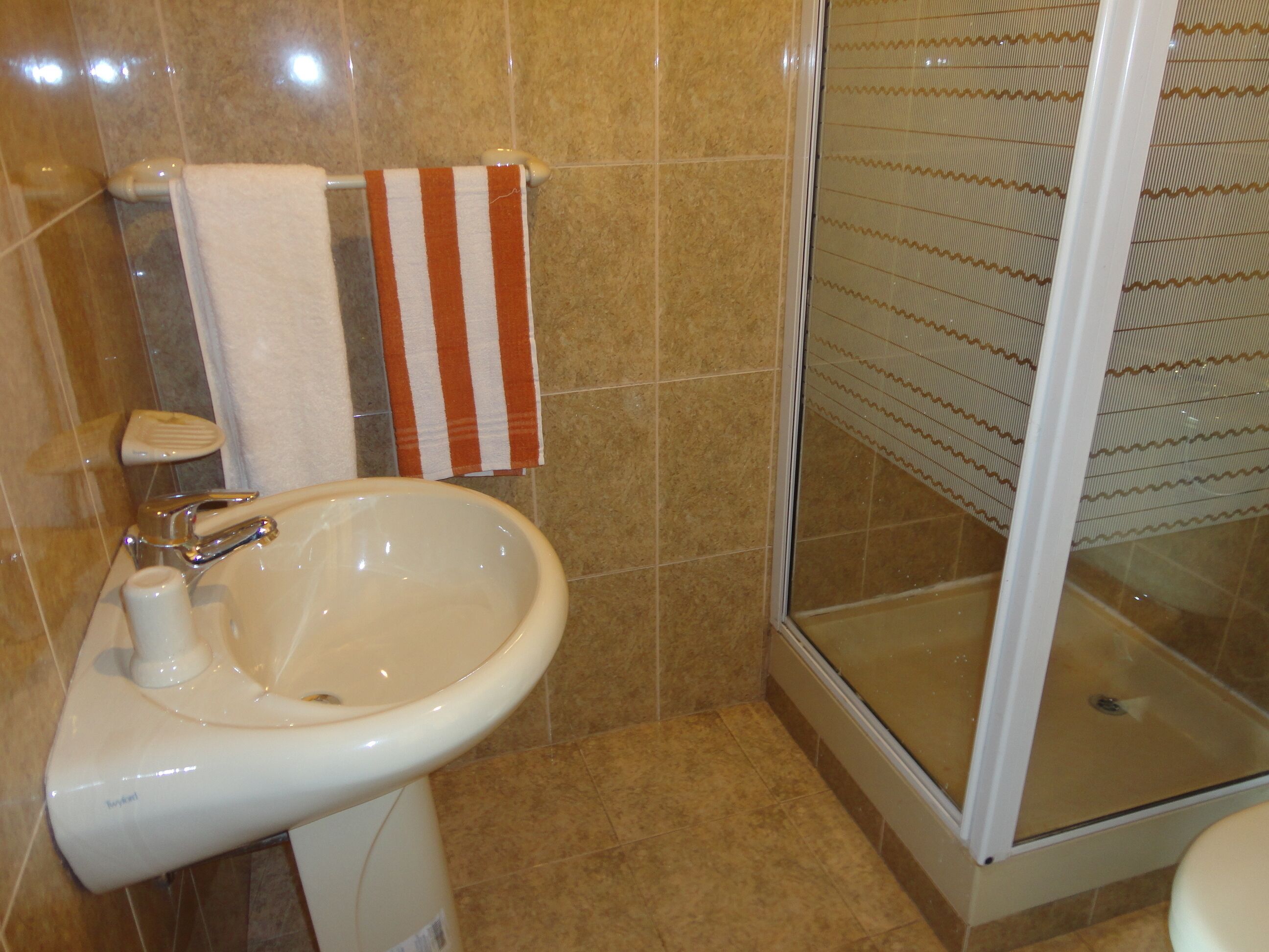 Dusche, Haartrockner, Bidet, Handtücher