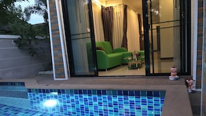 Outdoor pool, pool loungers - Trixie Pool Villa Ao Nang (Krabi)