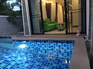 Outdoor pool, sun loungers - Trixie Pool Villa Ao Nang (Krabi)