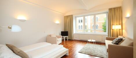 Bügeleisen/Bügelbrett, Internetzugang, Bettwäsche