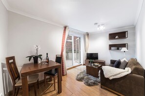 Deluxe Apartment, 1 Bedroom (2 adults, 2 children) | Living room