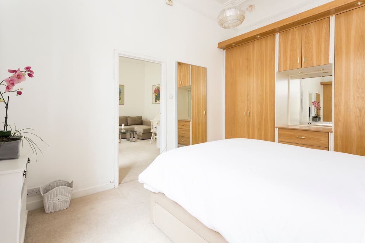 Deluxe Apartment, 1 Bedroom | Iron/ironing board, free WiFi, bed sheets