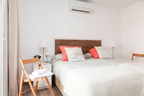 2 chambres, fer et planche à repasser, Wi-Fi gratuit, draps fournis